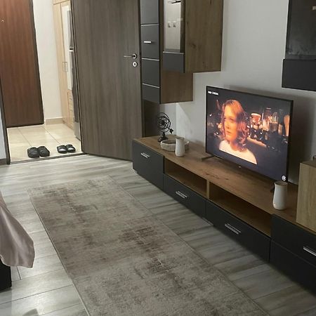 Central Studio Lcs Hunedoara Buitenkant foto