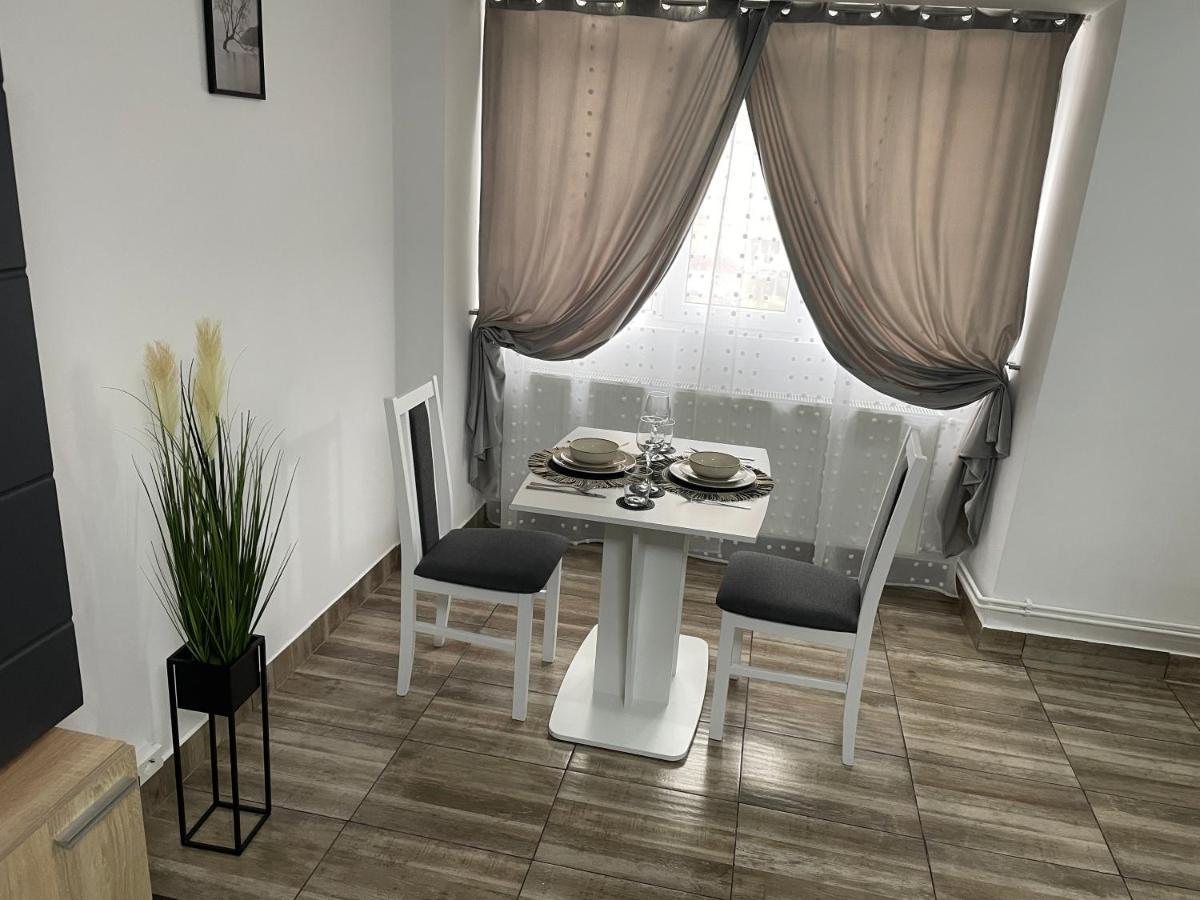 Central Studio Lcs Hunedoara Buitenkant foto