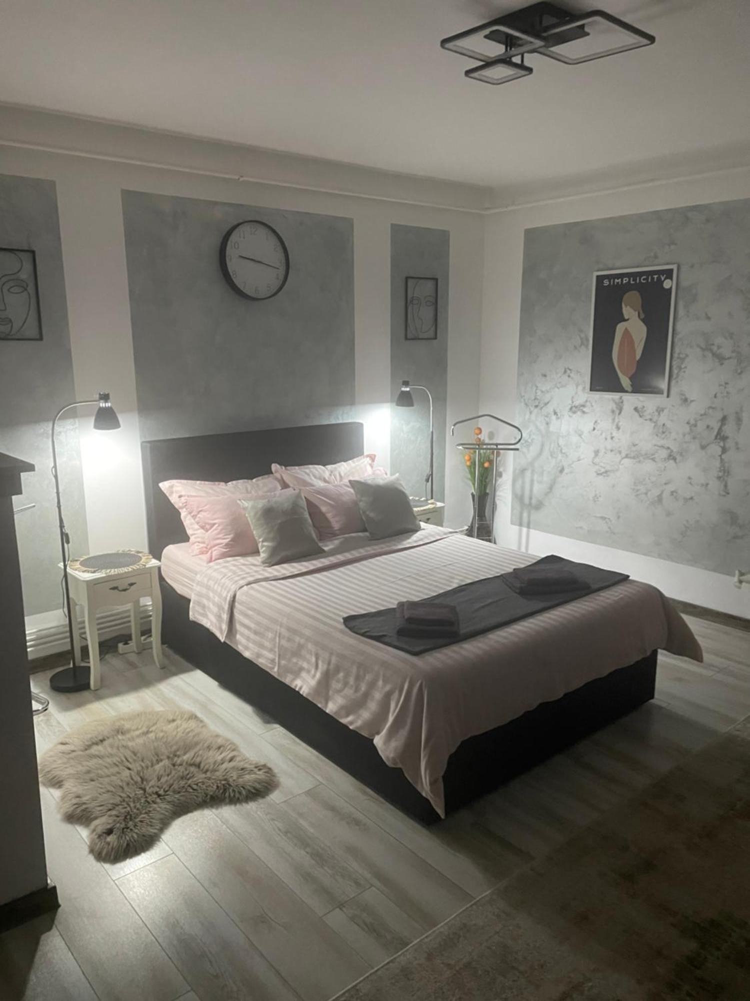 Central Studio Lcs Hunedoara Buitenkant foto