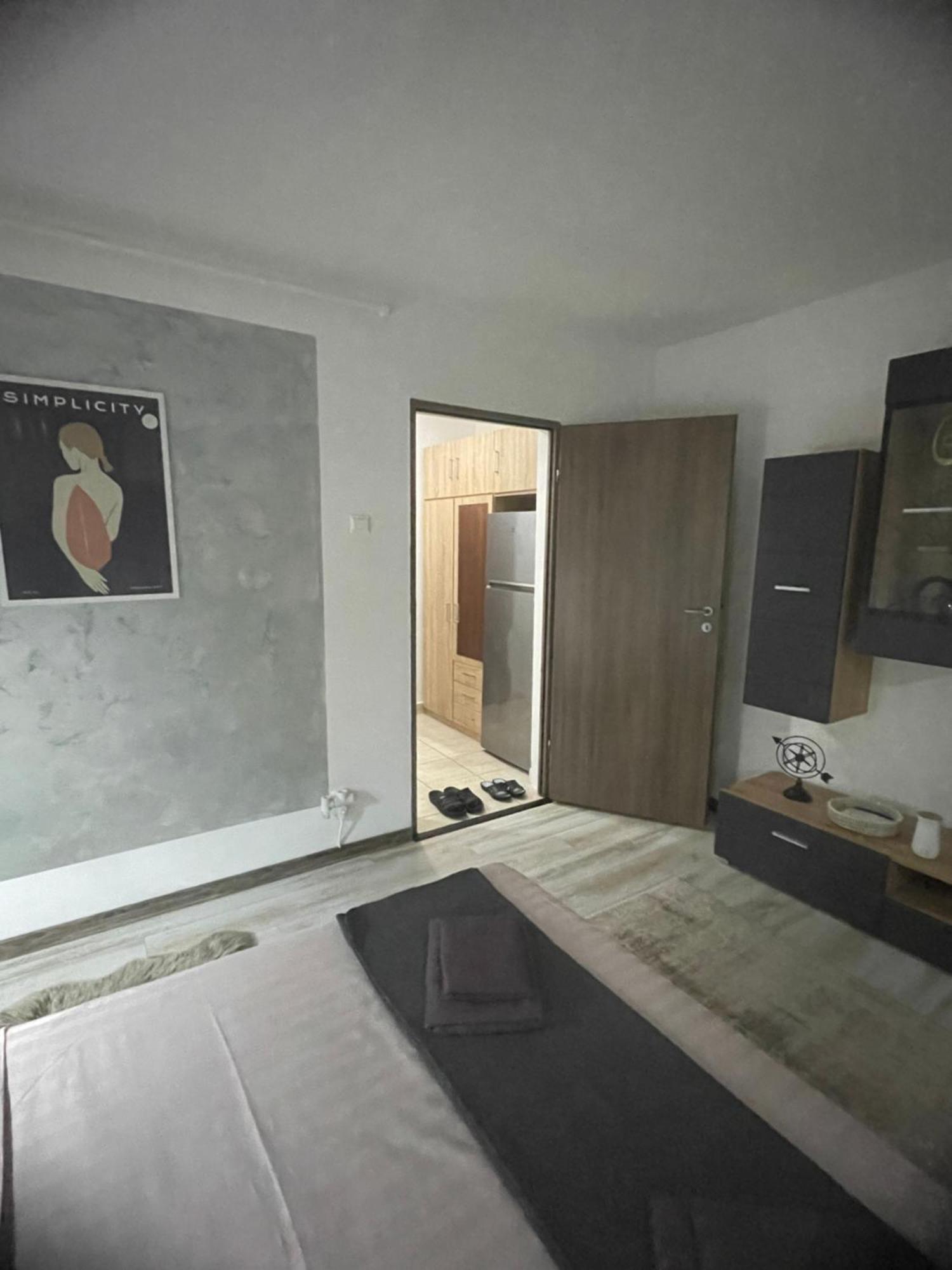 Central Studio Lcs Hunedoara Buitenkant foto